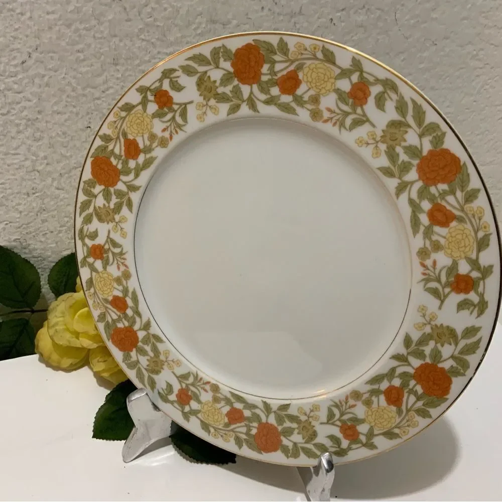 Royal M Meito Sheridan Rimmed 10 1/2” dinner plate G 6